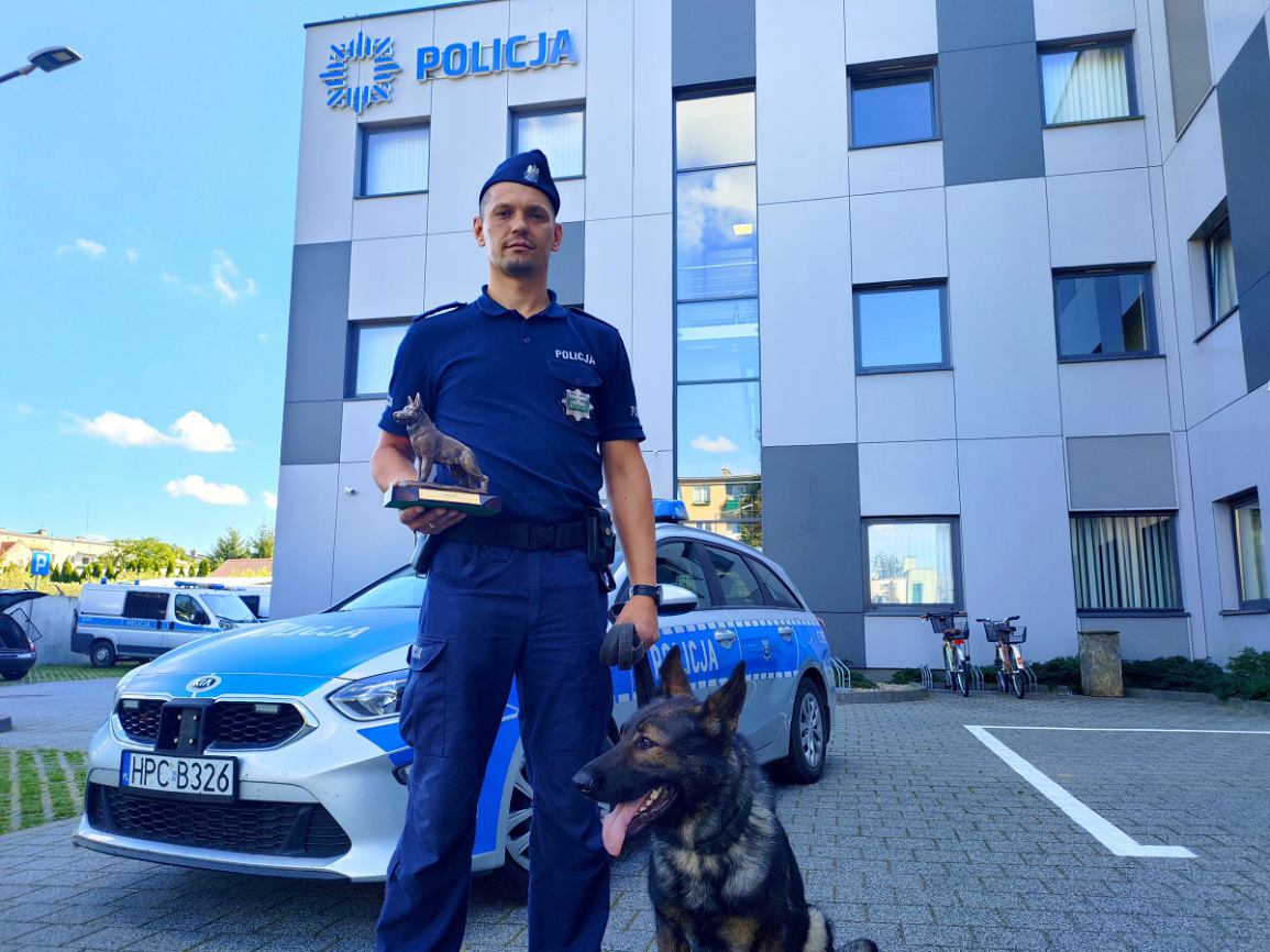 Tucholski policjant i jego służbowy pies najlepsi w XX Kynologiczych Mistrzostwach Policji