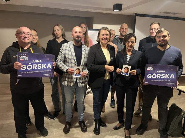 Kandydatka Paktu Senackiego Anna Górska oraz Danuta Rek - kandydatka KO do Sejmu - spotkały się z mieszkańcami Kościerzyny