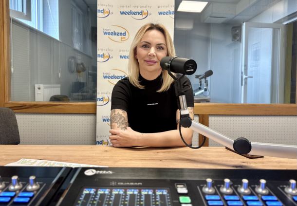 Vel Evel, czyli Ewelina Przytarska z Chojnic promuje w Weekend FM swoją piosenkę "Echo" 