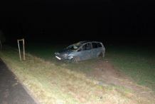 Wracali z imprezy i dachowali w Silnie, w gminie Chojnice. Kierowca przed policją schował się w szafie