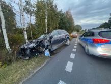 Pijany kierowca jechał rozbitym autem bez koła. Po reakcji świadka policjanci zatrzymali go w gminie Chojnice