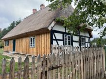 W Muzeum we Wdzydzach, w gminie Kościerzyna, udostępniono dla zwiedzających odrestaurowaną chałupę z Garcza (FOTO)