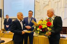 Trener zapaśników Kazimierz Wanke został honorowym obywatelem gminy Miastko. Tytuł odebrał na piątkowej (27.10) sesji