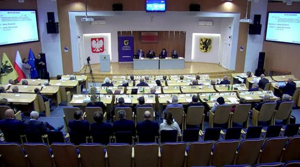 Sejmik Województwa Pomorskiego domaga się od nowego parlamentu wzmocnienia samorządów lokalnych
