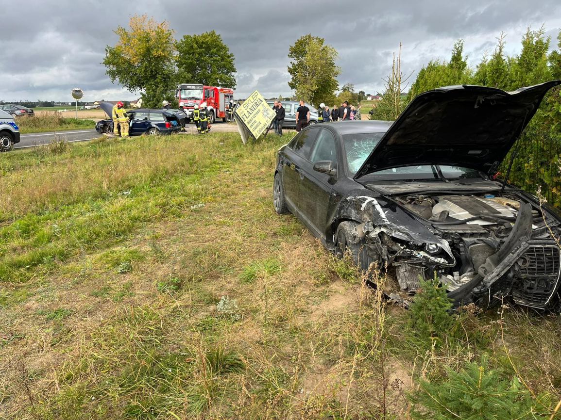 Kolizja dwóch aut na drodze 235 w Żabnie w gminie Brusy. Uczestniczyło w niej sześć osób