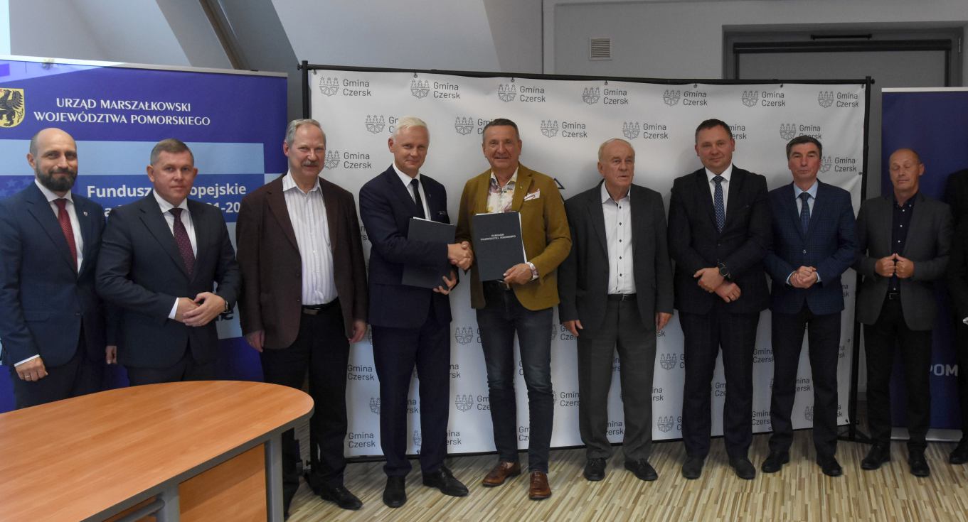 Samorządowcy z kilkunastu gmin podpisali w Czersku Zintegrowane Porozumienie Terytorialne. Zdobędą unijne pieniądze