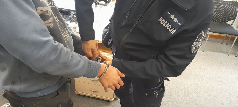 Policjanci z powiatu chojnickiego zatrzymali poszukiwanych. Wśród nich była 15-latka, która uciekła z domu