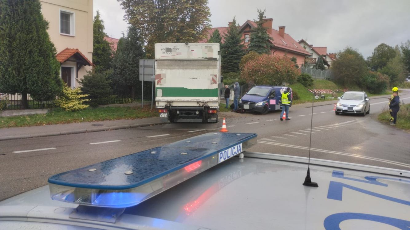 Zderzenie samochodu osobowego i ciężarowego w Lichnowach k/Chojnic. Utrudnienia w ruchu