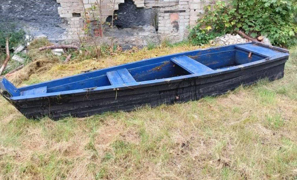 Policjanci złapali sprawców kradzieży łodzi z Jeziora Świdno, w gminie Czersk. Ukrył ją jeden ze złodziei