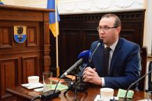 "Rzucają mięsem" i palą - radny powiatowy apeluje o zdyscyplinowanie uczniów jednego z chojnickich techników