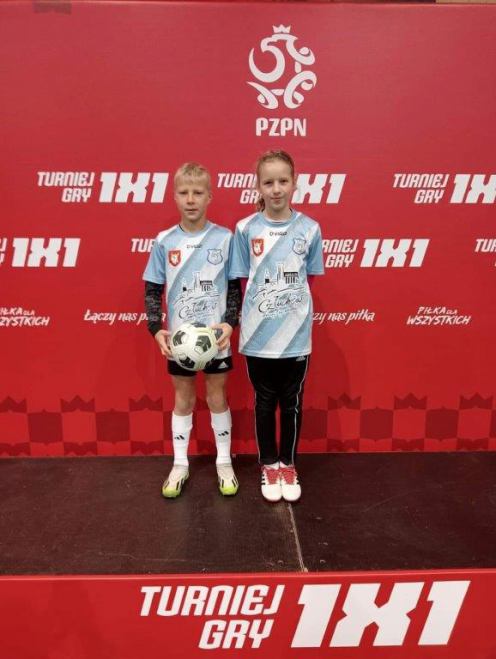 Oliwia Przyszlak i Marcel Wincenciak z Piasta Człuch&oacute;w w najlepszej &oacute;semce og&oacute;lnopolskiego Turnieju Gry 1x1