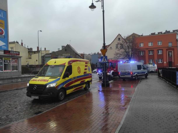 Dwa potrącenia na pasach w Chojnicach. Jeden z kierowców odjechał z miejsca zdarzenia i szuka go policja