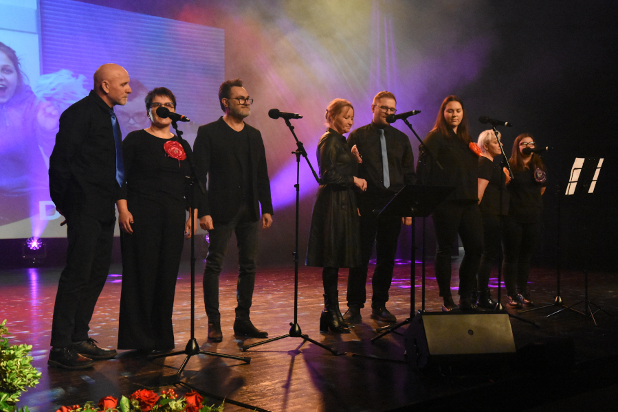 Koncert dla Moniki Stefankiewicz. Wystąpili uczniowie i nauczyciele szkoły specjalnej w Chojnicach FOTO