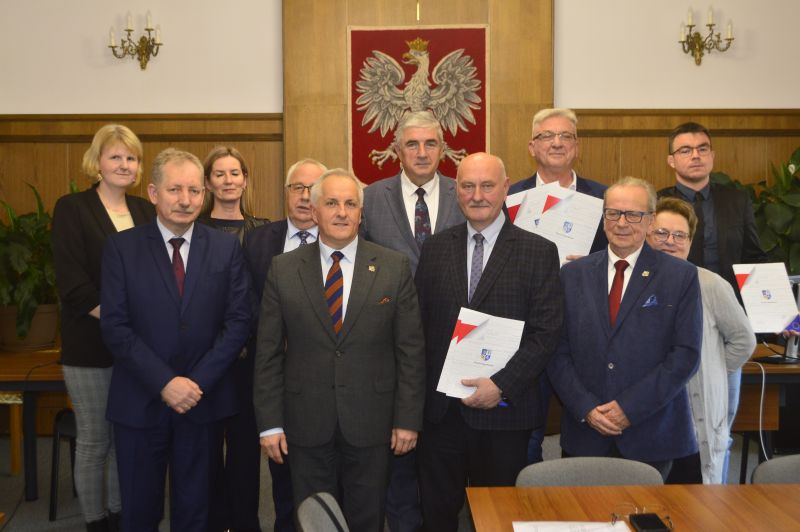 Władze powiatu sępoleńskiego podpisały umowę na przebudowę drogi w Jerzmionkach