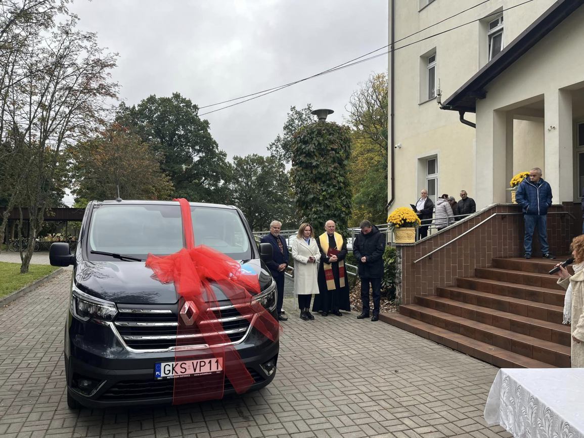 Dom Pomocy Społecznej w Cisewiu, w powiecie kościerskim, ma do dyspozycji nowego busa