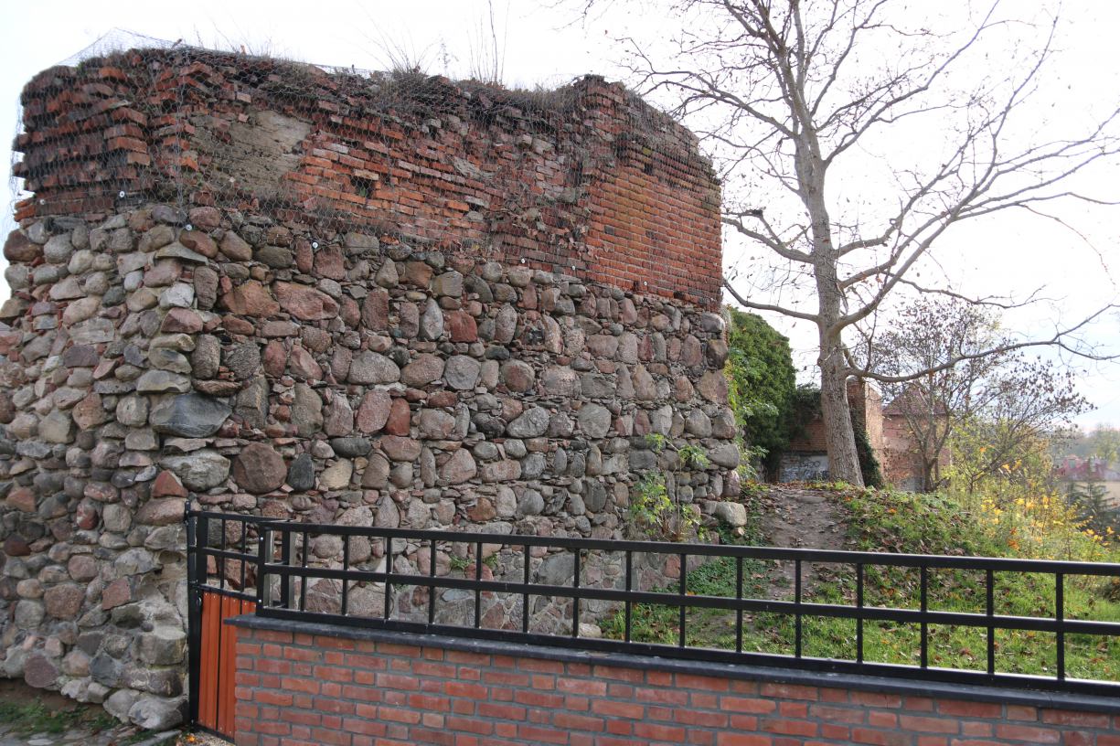 Będzie kolejny etap renowacji średniowiecznych murów obronnych w Debrznie