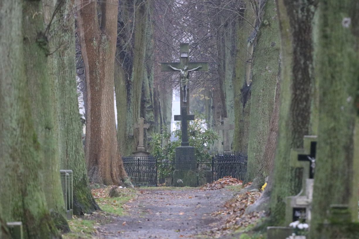 Renowacja starego cmentarza w Człuchowie przeniesiona na przyszły rok. Przetarg został unieważniony