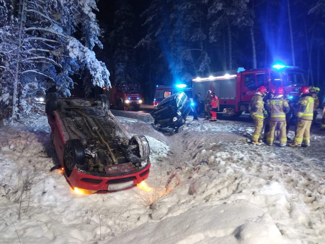 Zderzenie dwóch pojazdów na DK 20 w okolicach Sylczna w powiecie bytowskim. Pięć osób zostało rannych