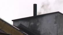 Nadciągnęła zima, a wraz z nią smog. "78 procent pyłu PM 2,5 wytwarzamy sobie sami"