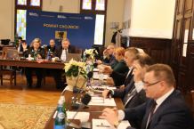 Rekordowe dochody i wotum zaufania opozycji. Budżet powiatu chojnickiego przyjęty. 94 mln zł na inwestycje