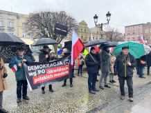 "Marsz w obronie mediów narodowych". Kilkadziesiąt osób protestowało w Kościerzynie