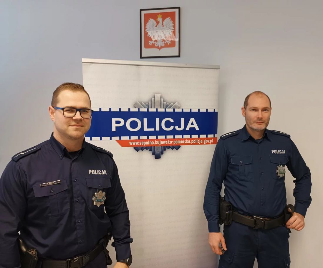 Policjanci z Więcborka uratowali przed zamarznięciem dwóch mężczyzn