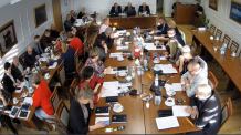 Spore wydatki na inwestycje i blisko 7-milionowy deficyt. Budżet gminy Tuchomie na 2024 rok przegłosowany