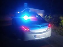Pijany kurier uciekał z puszkami piwa przed policją. Wcześniej wpadł do rowu w Kramarzynach w powiecie bytowskim