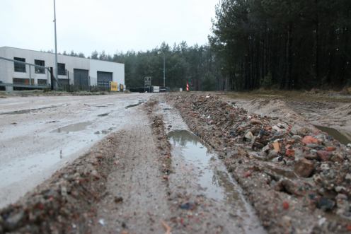 Ciężar&oacute;wki jeżdżące do żwirowni nie dają żyć mieszkańcom części Rychn&oacute;w, w gminie Człuch&oacute;w
