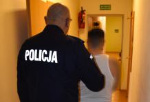 36-latek odpowie za posiadanie narkotyków. W mieszkaniu mężczyzny znaleziono amfetaminę i marihuanę