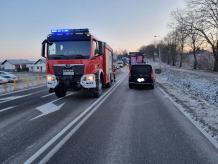 Zderzenie dwóch pojazdów w Topoli w gminie Chojnice. Na drodze występowały utrudnienia w ruchu