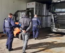 Przedsiębiorca z Białego Boru stanie przed sądem w Człuchowie. Odpowie za ukrywanie kradzionych naczep