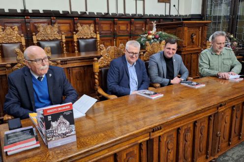 "Bardzo dużo ciekawostek i nie są one takie typowo naukowe". Ukazał się 39. numer "Zeszyt&oacute;w Chojnickich" (FOTO)
