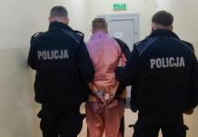 W Czersku 21-latek znieważył policjantów i trafił na komisariat. Jego kolega w ramach odwetu uszkodził radiowóz