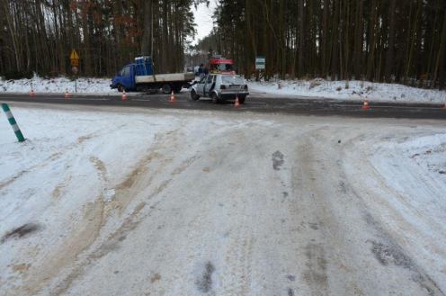 Sprawca wypadku w Zbeninach na DW 235 był kompletnie pijany. W alkomacie zabrakło skali (AKTUALIZACJA, FOTO)