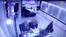 Nieznany sprawca oblał - prawdopodobnie kwasem masłowym -zakład optyczny w centrum Kościerzyny