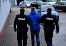 Mieszkaniec powiatu chojnickiego zaatakował kierowcę, który go podwiózł i zniszczył mu auto