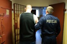 Ukradł butelkę alkoholu w bytowskim markecie. Złodziej trafi do więzienia za wcześniejsze przestępstwa 