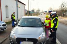 Wzorowi kierowcy otrzymali apteczki. Nietypowa akcja kościerskiej policji (FOTO)