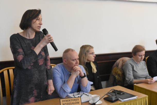 Miasteccy radni zgodzili się przekazać 5 mln zł na ratowanie szpitala. Lekarka: "Nie dostajemy pensji od pewnego czasu" (ROZMOWA)