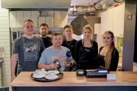Dziś Międzynarodowy Dzień Pizzy. Darek Żuchowicz uczył się robić włoską pizzę w Chojnicach. Jak mu poszło?