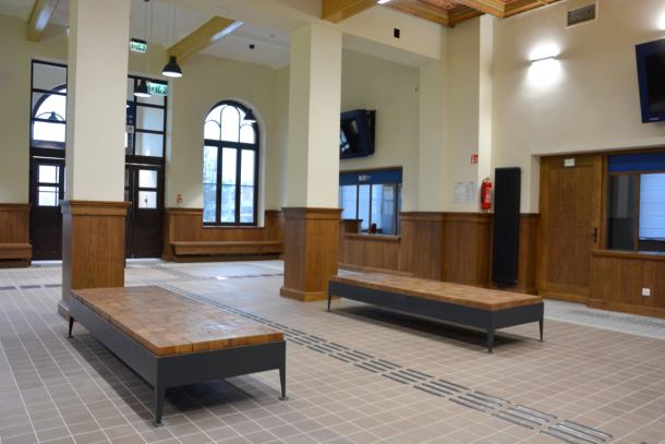 Budynek chojnickiego dworca jest już otwarty dla podróżnych. "Będzie czynna kasa, ale też nie od razu" (FOTO)