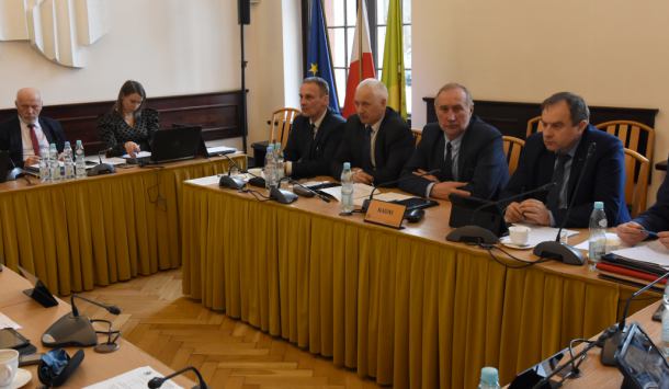 Radni z Miastka zgodzili się na emisję obligacji komunalnych. To sposób na ratowanie finansów miasteckiego szpitala