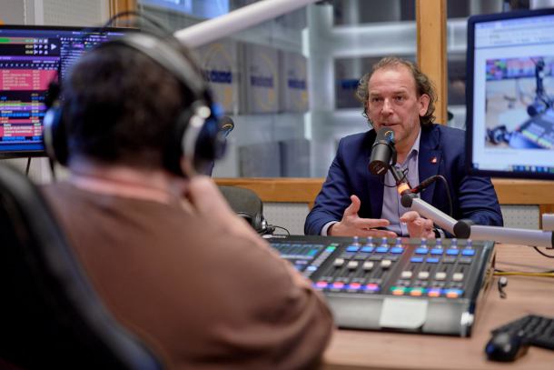 Światowy Dzień Radia w Weekend FM. Poranny program współprowadzili nasi goście. Sprawdź, jak im poszło