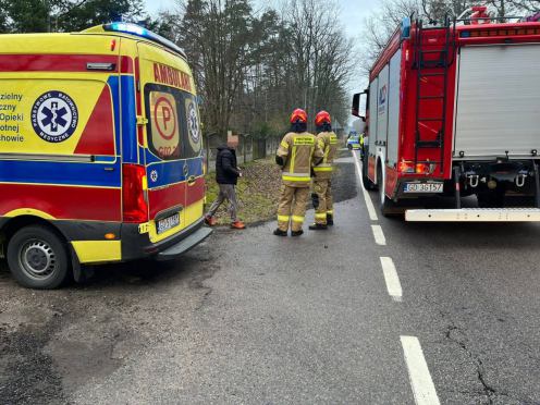 Potrącenie w Dobojewie, w gminie Człuch&oacute;w, na drodze krajowej nr 25. Na miejscu lądował śmigłowiec LPR (FOTO)