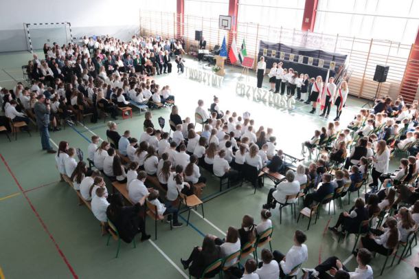 Szkoła Podstawowa w Debrznie uroczyście przyjęła imię Polskich Noblistów (FOTO)