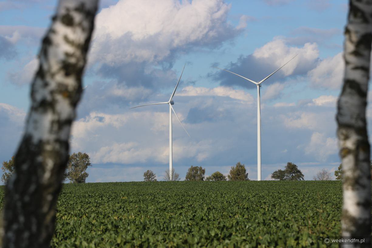 Firma budująca farmę wiatrową w gminie Człuchów wyremontuje drogi gminne 