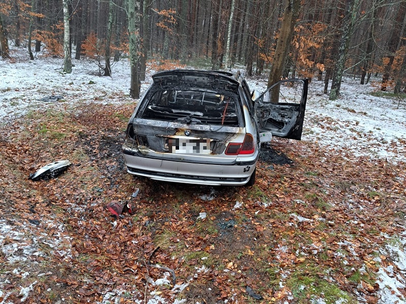 Dwie osoby trafiły do szpitala po wypadku w gminie Koczała. BMW zapaliło się po zderzeniu z hondą FOTO