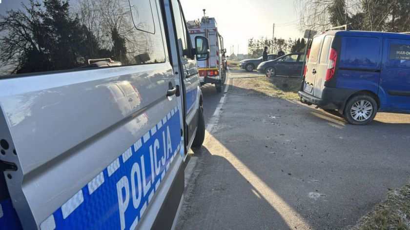Kolizja osobówki i busa w Pawłowie koło Chojnic. W zdarzeniu brały udział cztery osoby AKTUALIZACJA