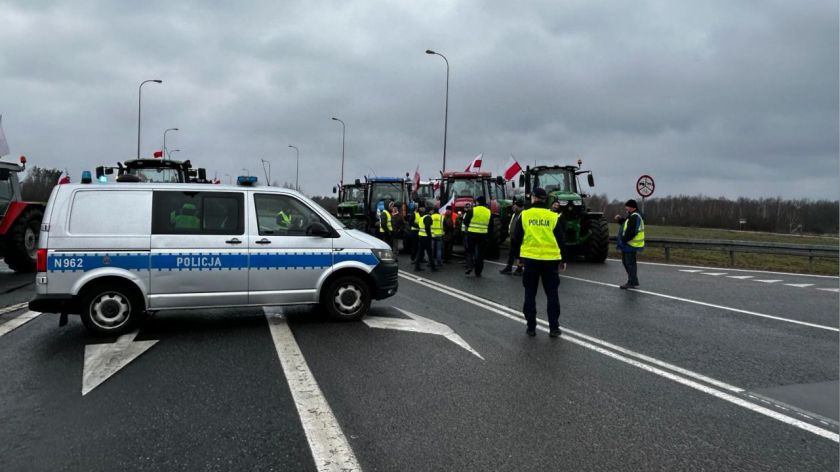 Rolnicy z powiatu chojnickiego na kilka dni zawieszają blokadę drogi krajowej 22 oraz innych tras w regionie